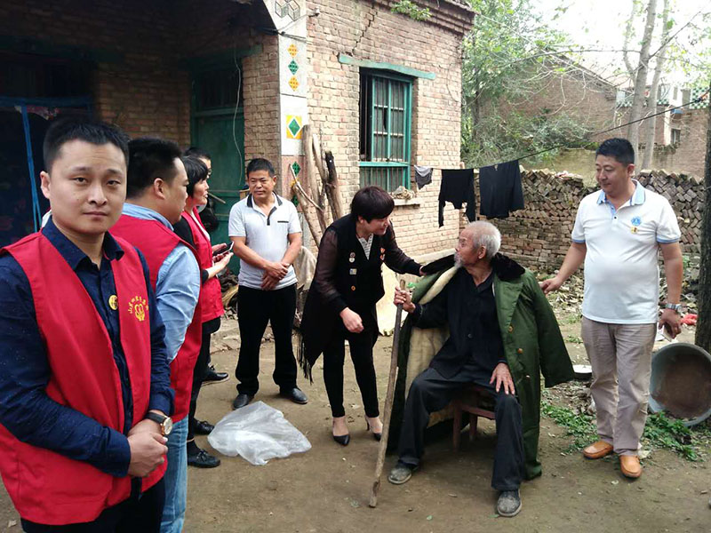 青岛单县商会携手单县志愿者联合会、北京单青联看望慰问百位孤困老人 