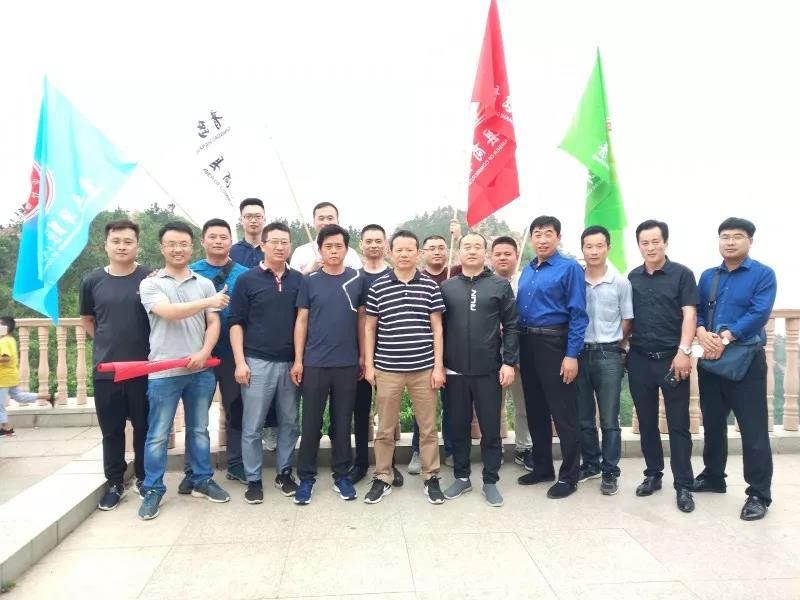 青岛单县商会举行比学赶超实践大会暨 党员集中学习活动
